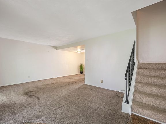4th image of 2106 Wellington Ct