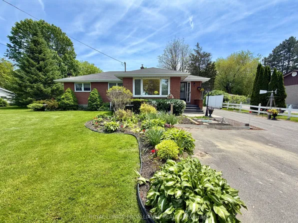 471 County Road 3 Rd, Prince Edward County, ON K8N 4Z1