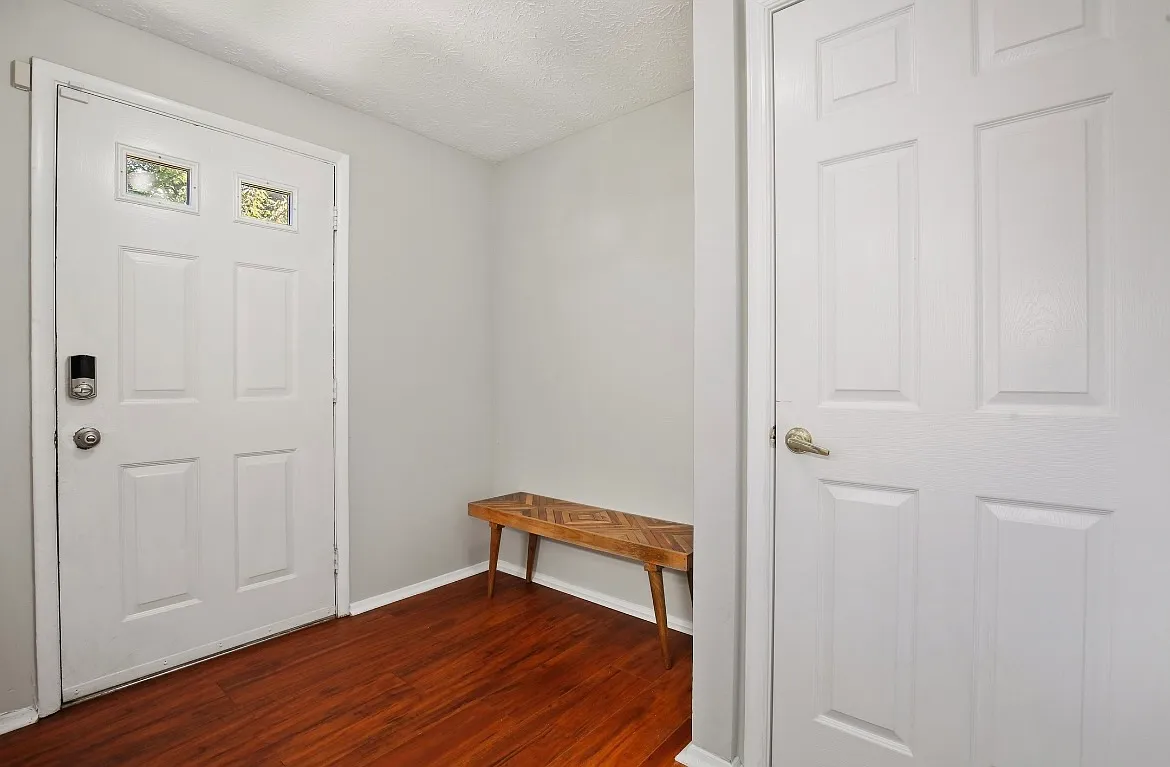 4 bed, 3.5 bath, 1600 sqft, $3,500 — Photo 2