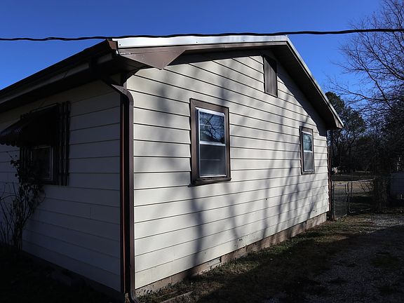 3rd image of 133 N Oak St