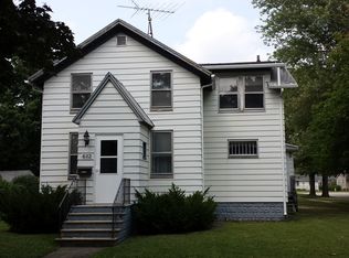 612 E Butler St, Manchester, IA 52057