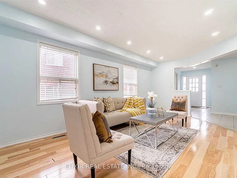 29 Timbertop Cres #UPPER LEVEL — Photo 10