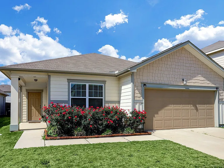 1028 White Birch Ln — Photo 1