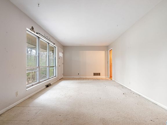 3rd image of 1739 Shannon Rd