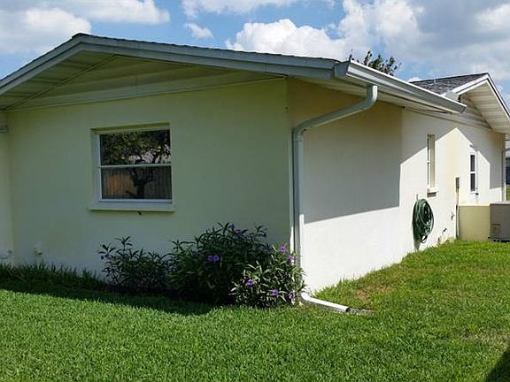 5th image of 3218 Cambridge Dr W