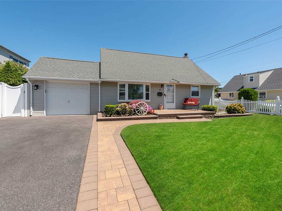 1st image of 10 Balfour Dr
