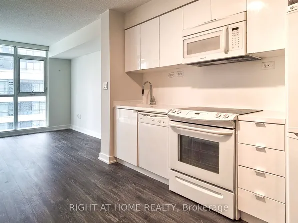 10 Capreol Ct #703, Toronto, ON M5V 4B3