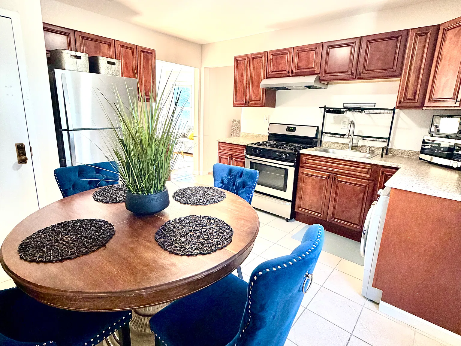 2 bed, 950 sqft, $3,000 — Photo 4