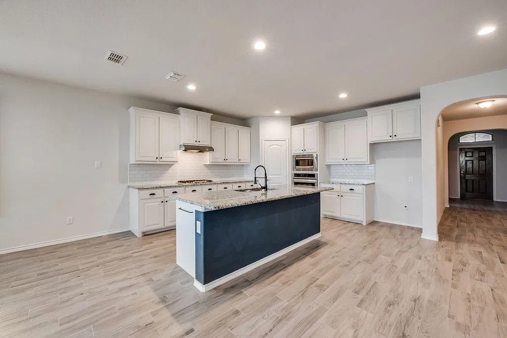 3 bed, 2031 sqft, $2,695 — Photo 3