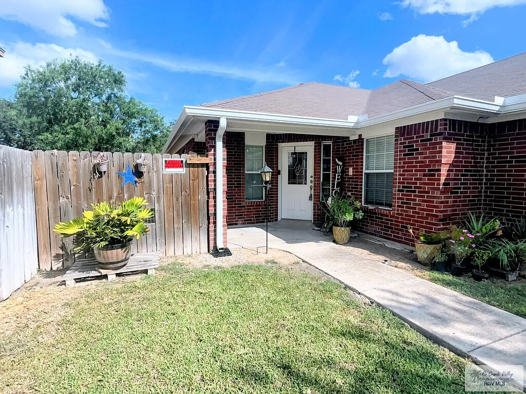 3 bed, 2.0 bath, 2134 sqft, $2,600 — Photo 2