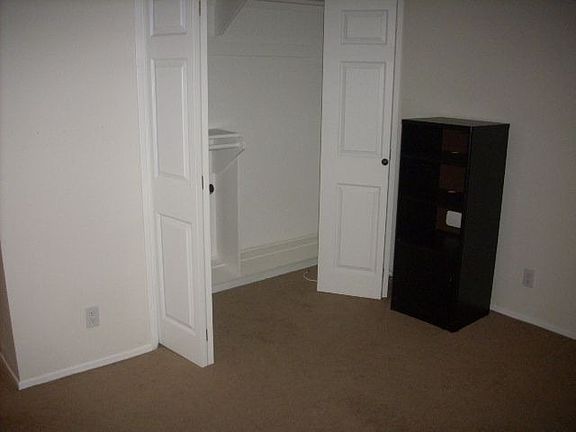 3rd image of 512 Evergreen St Unit 206