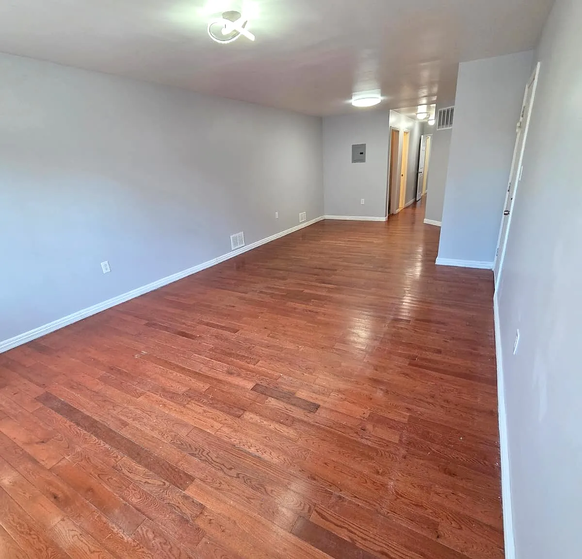 3 bed, 1200 sqft, $2,400 — Photo 3