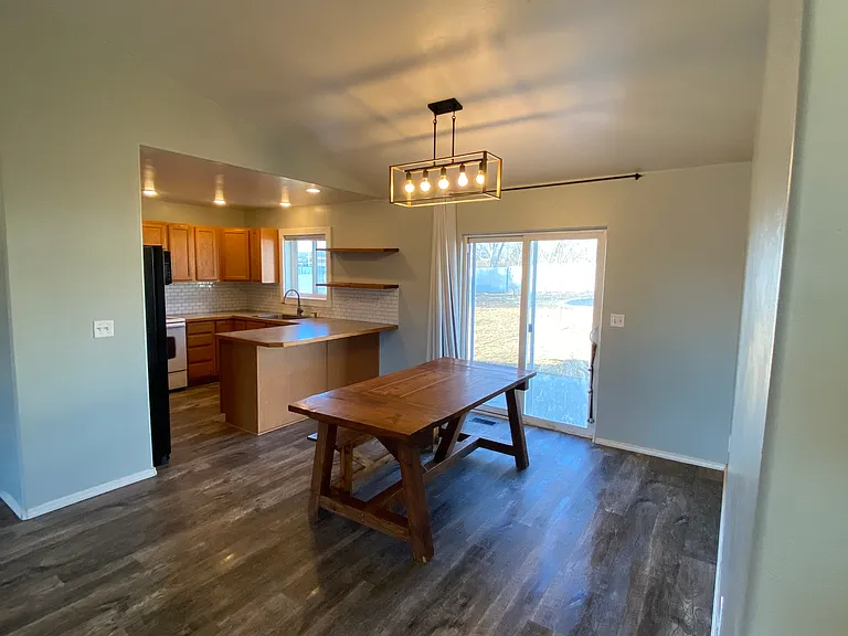 704 Ambrose Ave — Photo 5