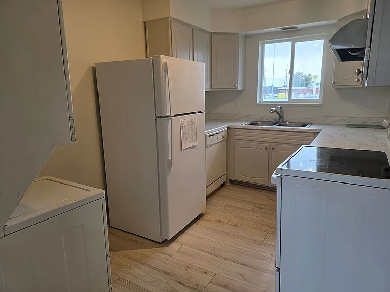2210 S Dexter St — Photo 14