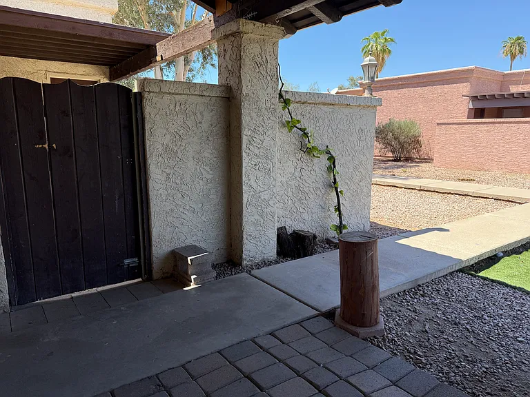 735 N Arrowhead Dr #3 — Photo 4