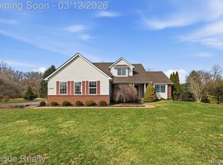 2234 Ridgewood Dr, Howell, MI 48843