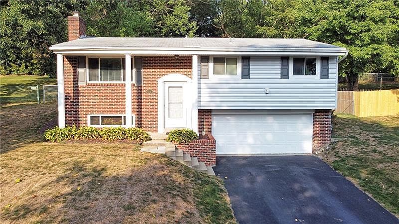 1st image of 233 Greenwood Dr