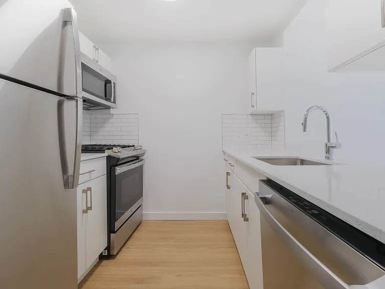 400 W 37th St #7R — Photo 53