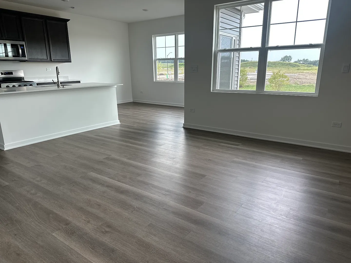 3 bed, 2.5 bath, 1663 sqft, $3,500 — Photo 2
