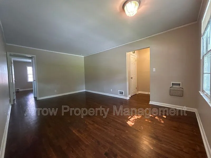 2 bed, 1.0 bath, $1,500 — Photo 2