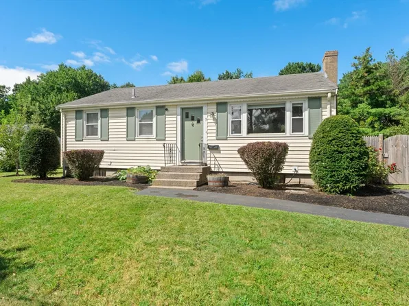 3 Walter St, Plainville, MA 02762
