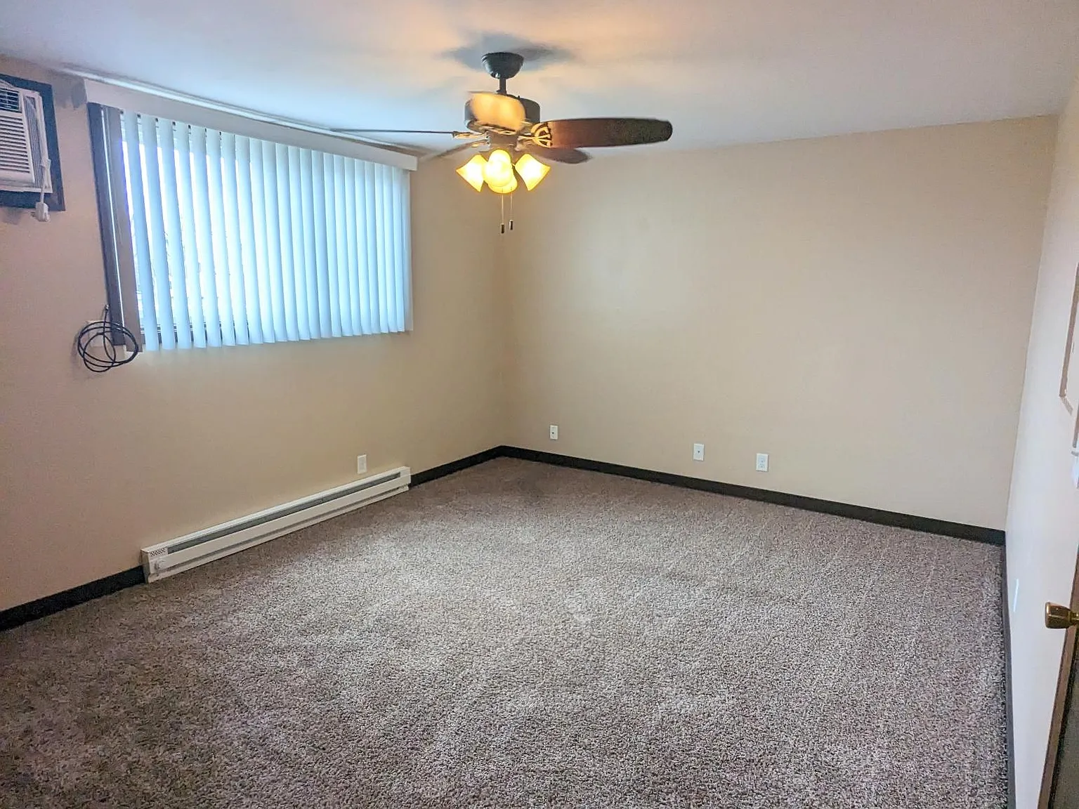Studio, $620 — Photo 3
