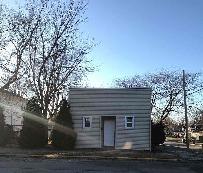 1st image of 902 S McAlister Ave