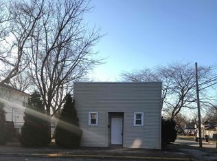902 S McAlister Ave, Waukegan, IL 60085