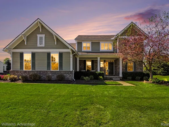 26393 Creekside Dr, New Hudson, MI 48165