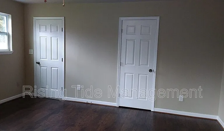 824 9th Ave — Photo 6