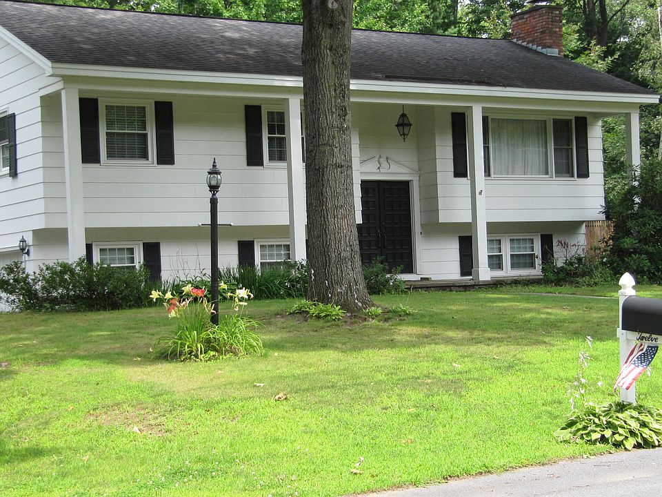 1st image of 12 Oakwood Dr