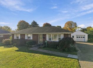 1001 Robin Rd, Springfield, OH 45503