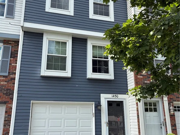 1450 S Randolph Dr, Clairton, PA 15025