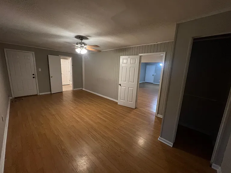 812 Robin Hood Trl — Photo 5
