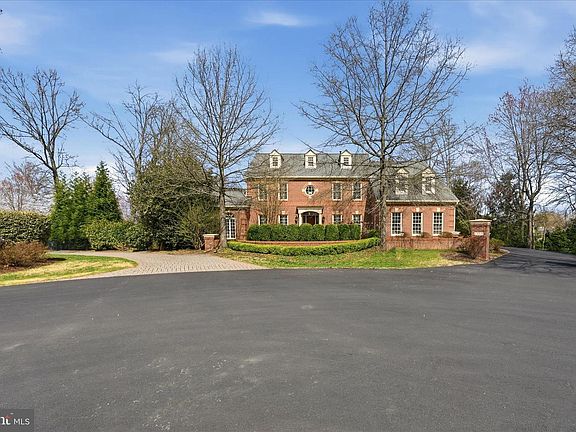 2nd image of 1234 Tottenham Ct