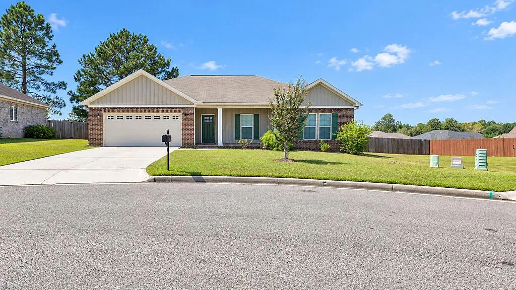 4 bed, 2.0 bath, 2156 sqft, $2,200 — Photo 2