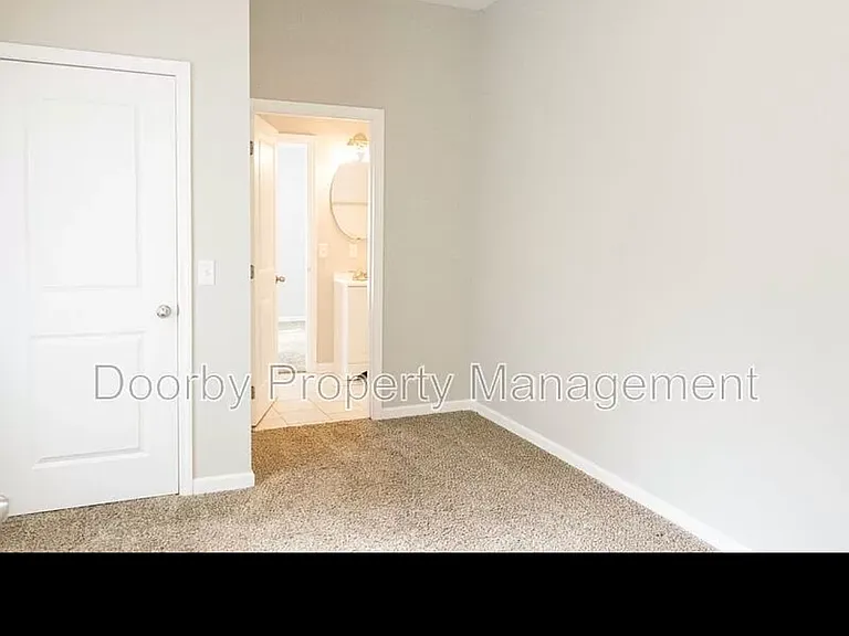 1044 Flynn St — Photo 10