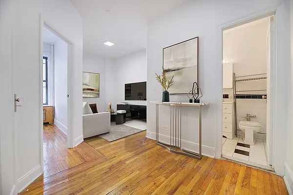 Rented by REAL New York | media 49