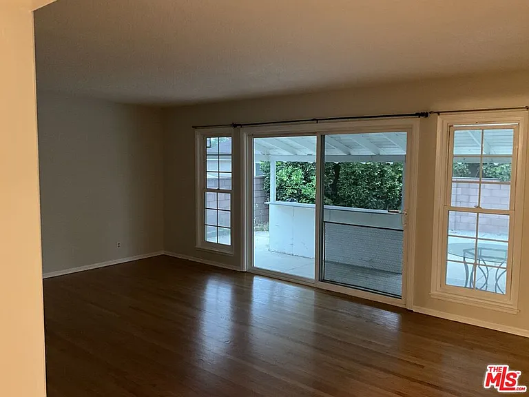 2963 Glencrest St — Photo 11
