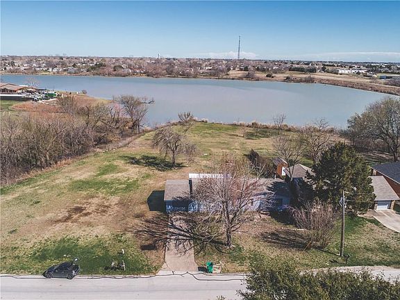 2nd image of 251 Lakeside Dr