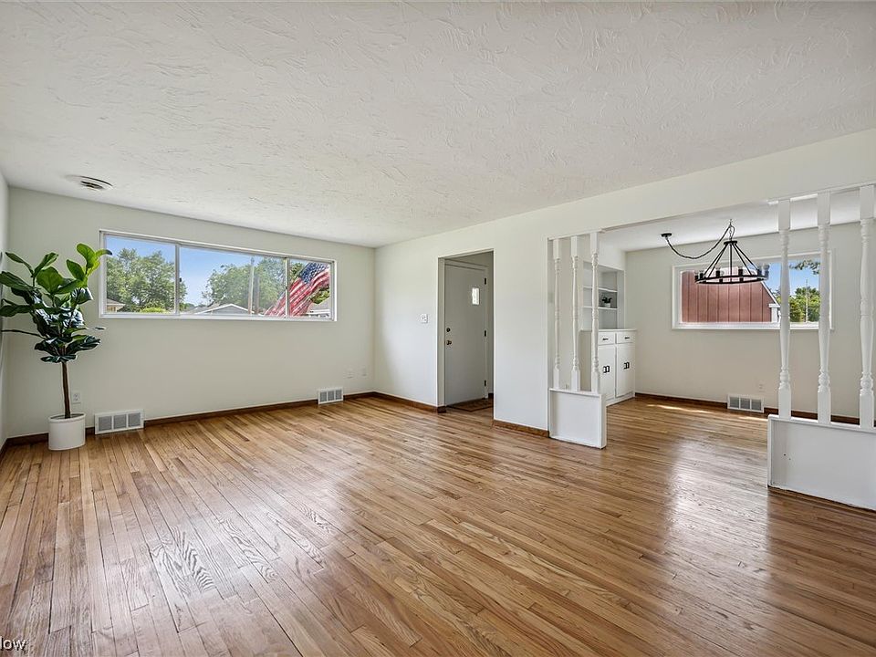 581 Longfellow Dr, Berea, OH 44017 Zillow