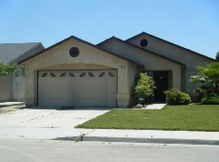 605 6th St, Sanger, CA 93657