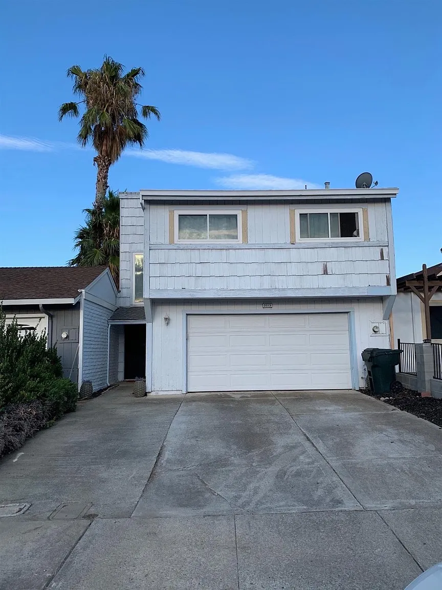 3113 Persimmon St photo 1