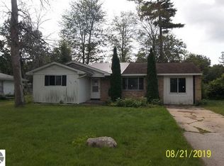 135 Manor Dr, Tawas City, MI 48763