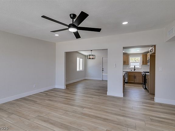5th image of 3600 Marlborough Ave