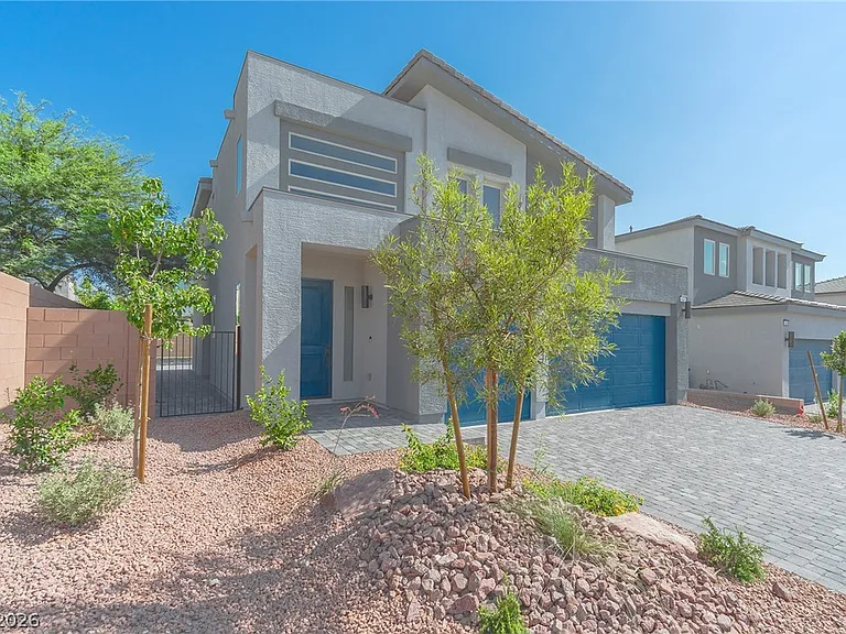 6846 W Ford Ave — Photo 2