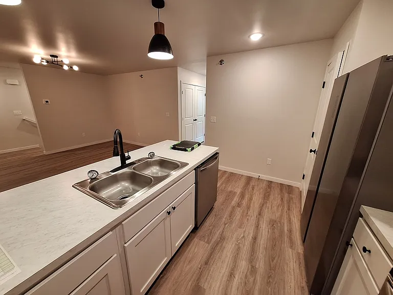 826-834 Thames Ct #1008 — Photo 19