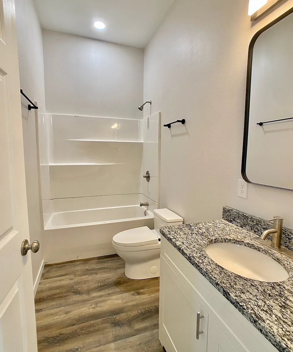 423 Adams Ave — Photo 3
