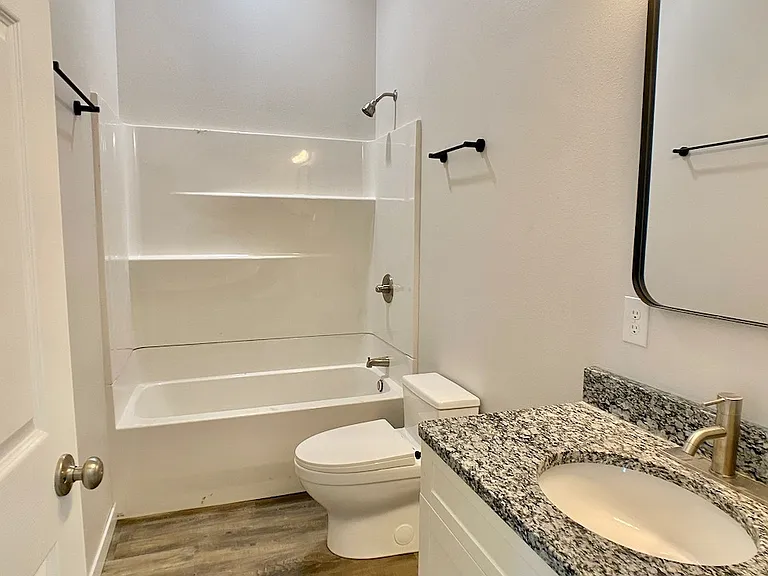 423 Adams Ave — Photo 3