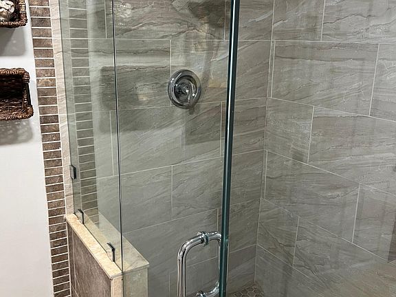 3rd image of 308 SE 8th Ave #2